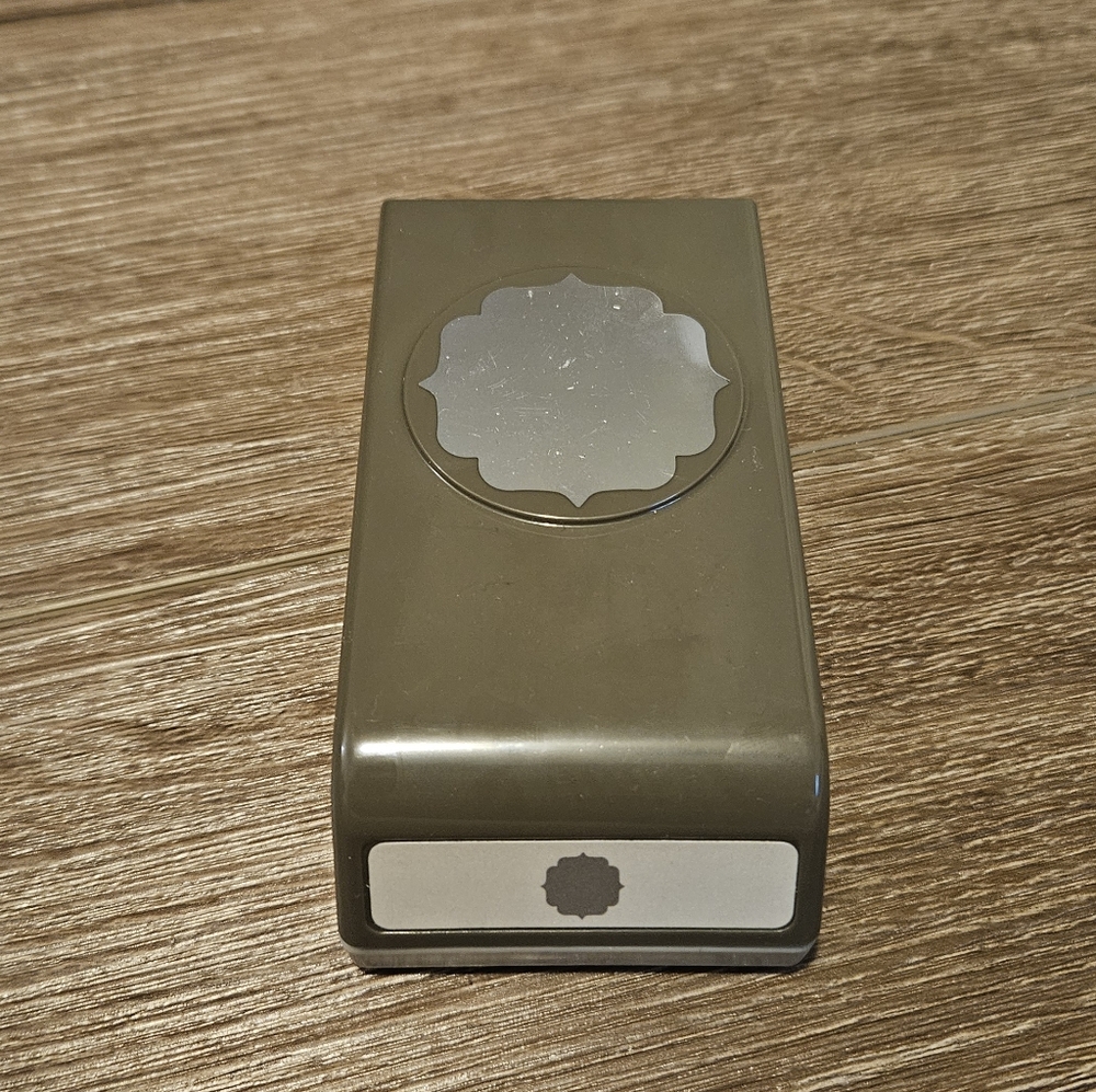 Stampin’ Up Bracket Label Punch